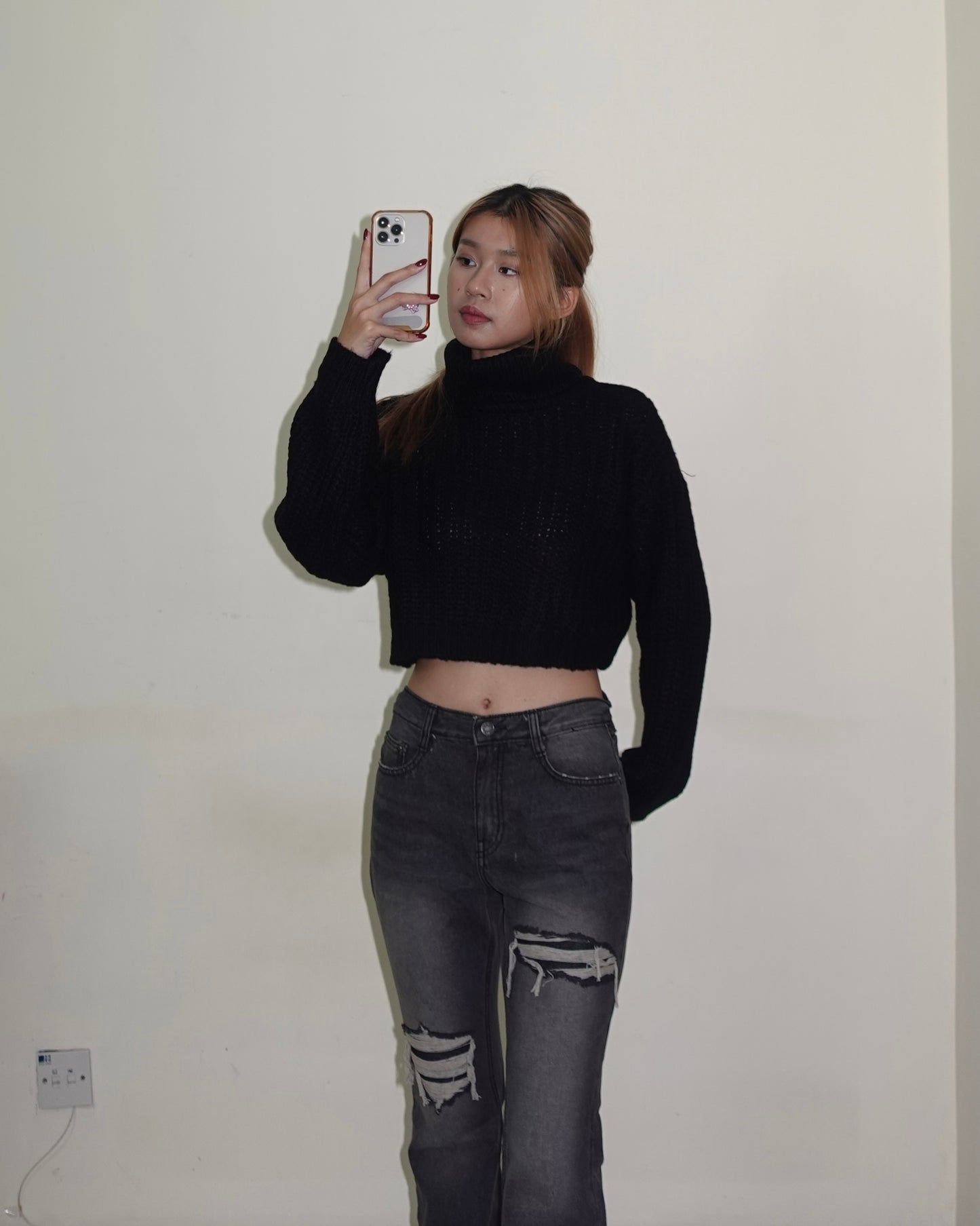 Turtle neck knit crop sweater