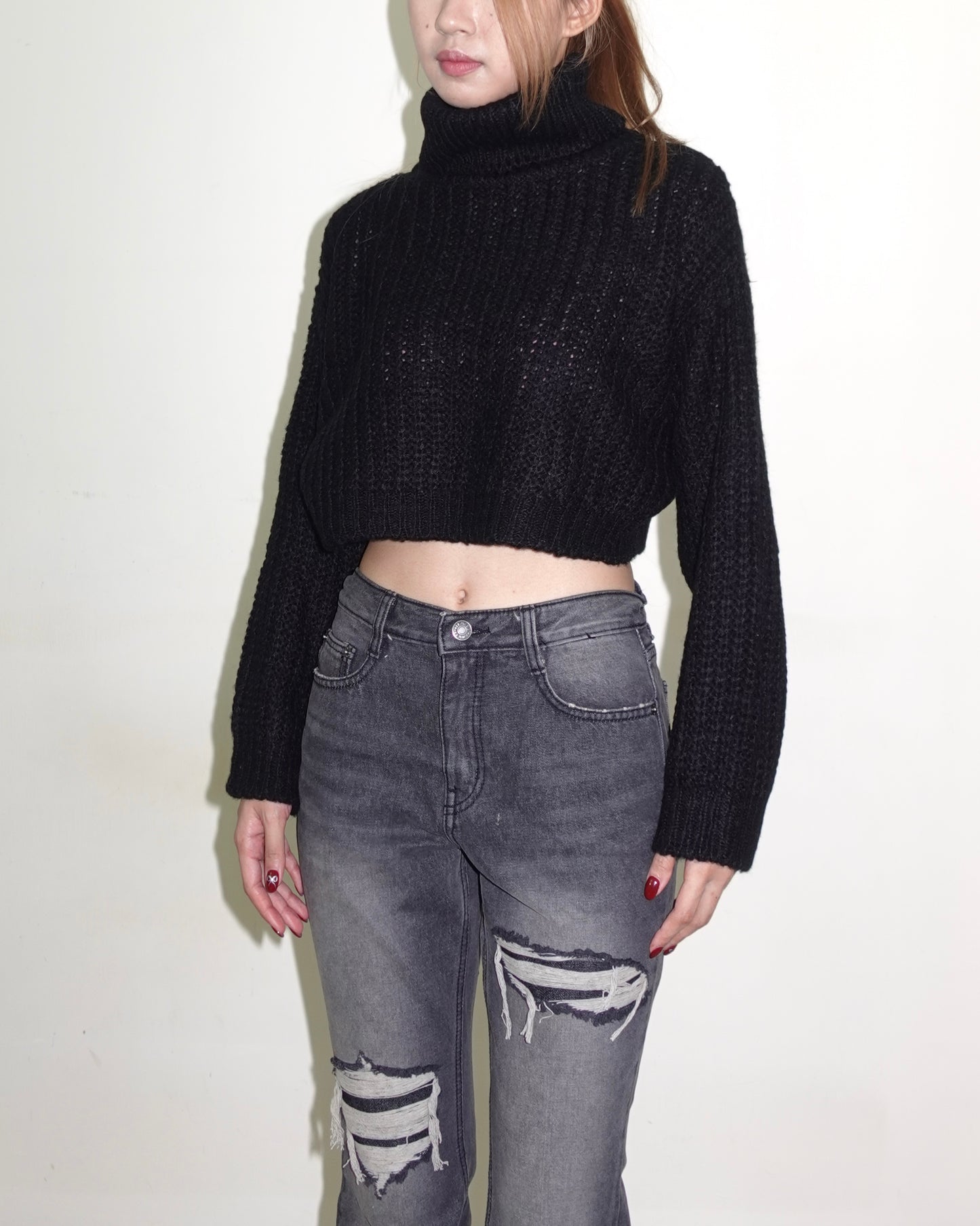 Turtle neck knit crop sweater