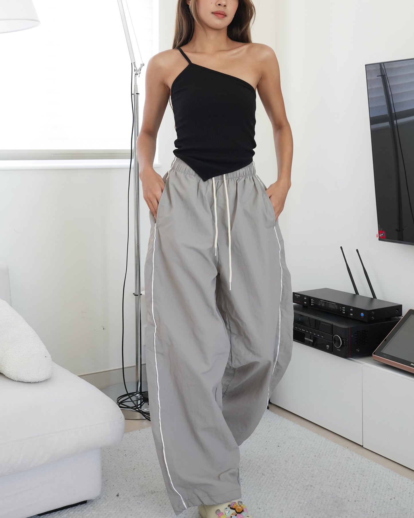 Double piping line parachute pants