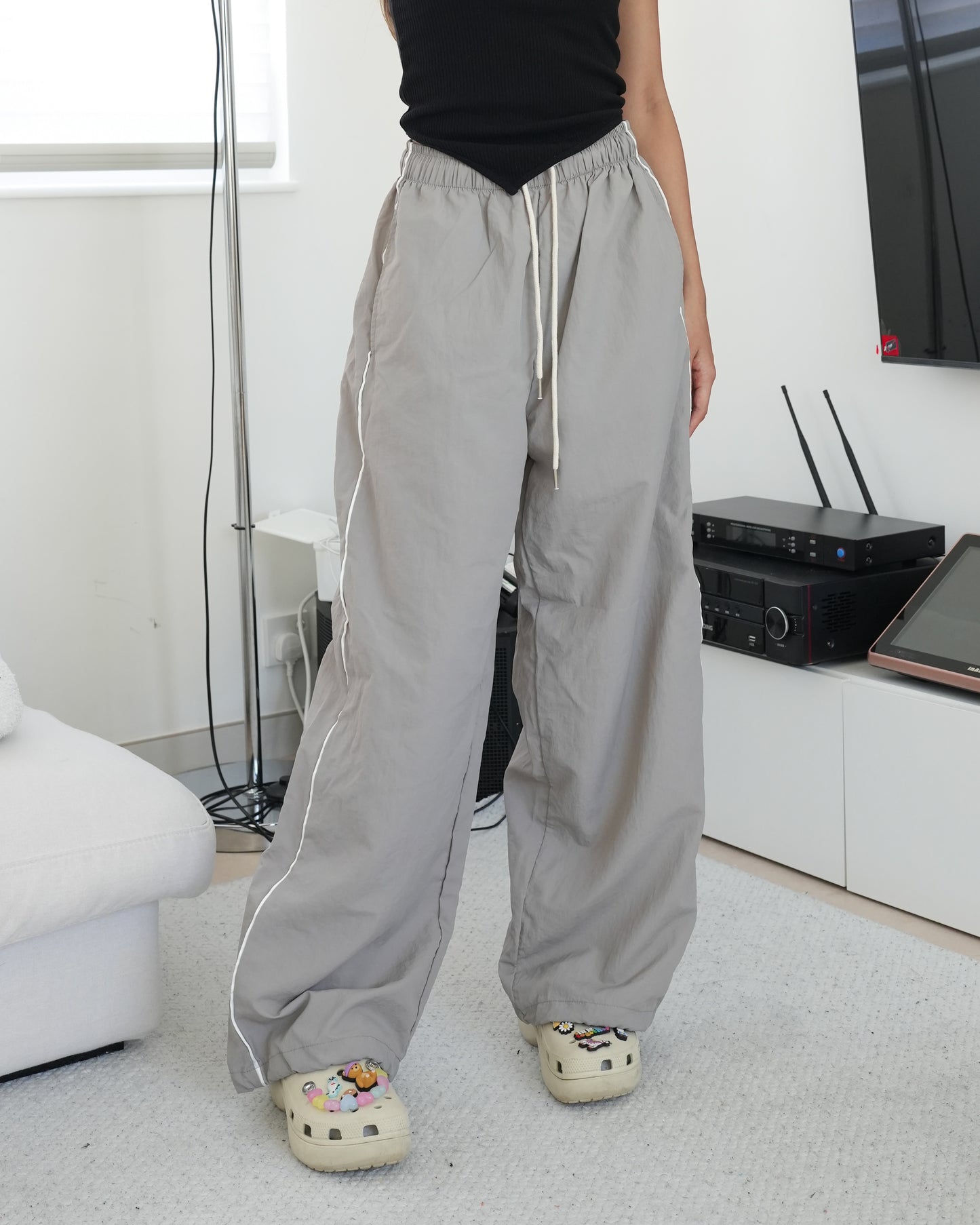 Double piping line parachute pants