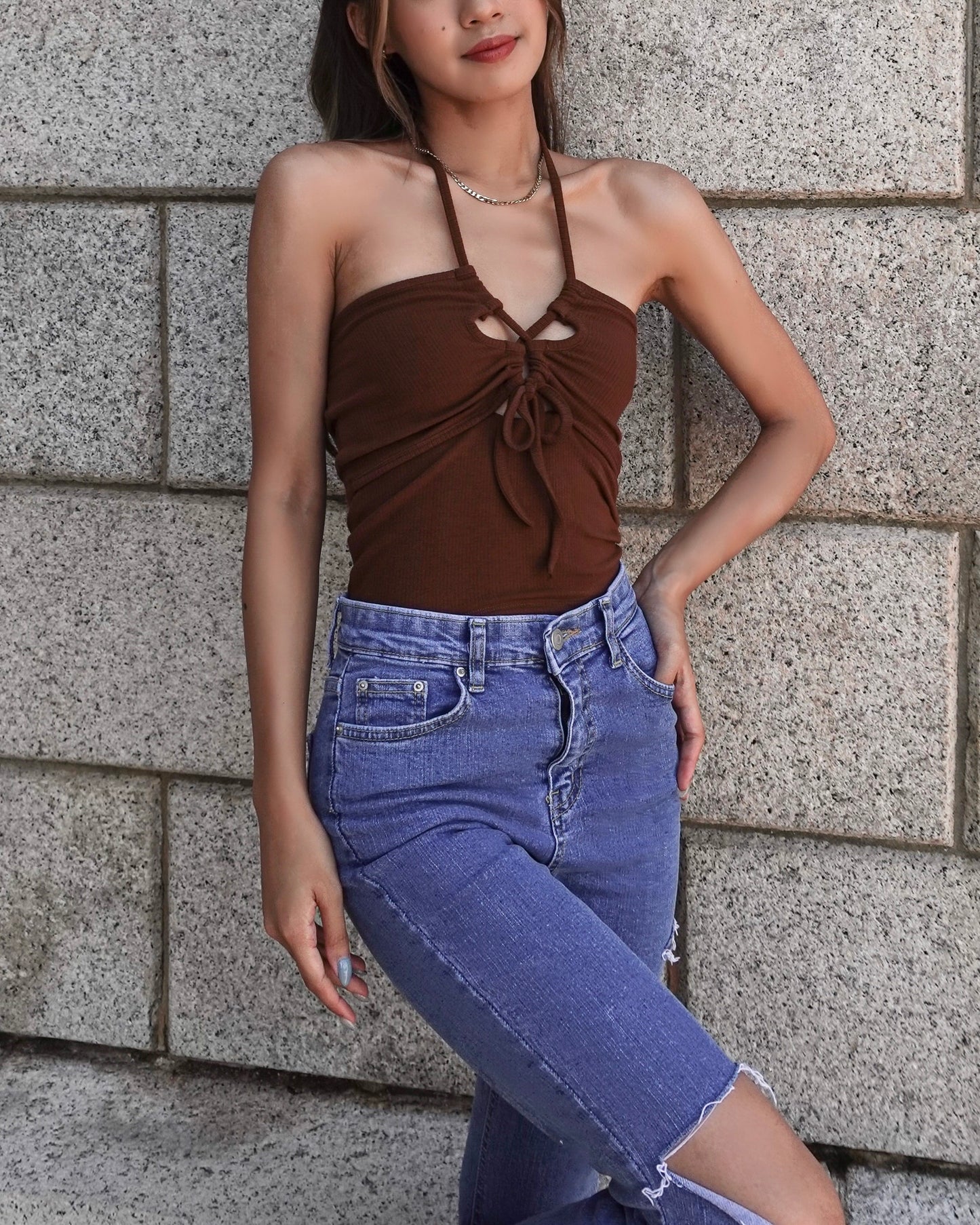 Front tie cut out detail top