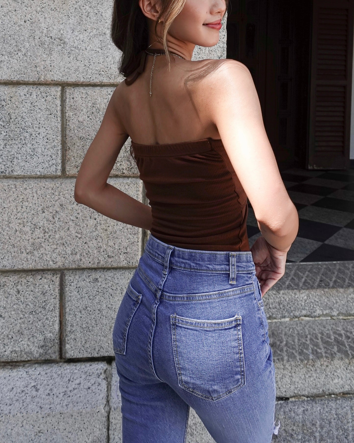 Front tie cut out detail top