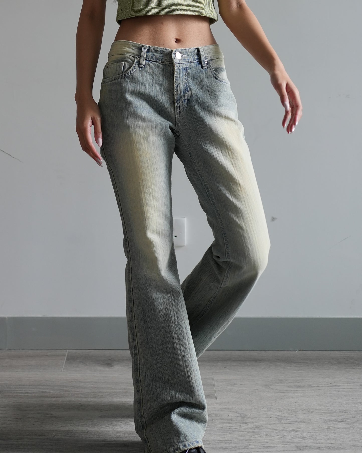 Low rise y2k washed flare jeans