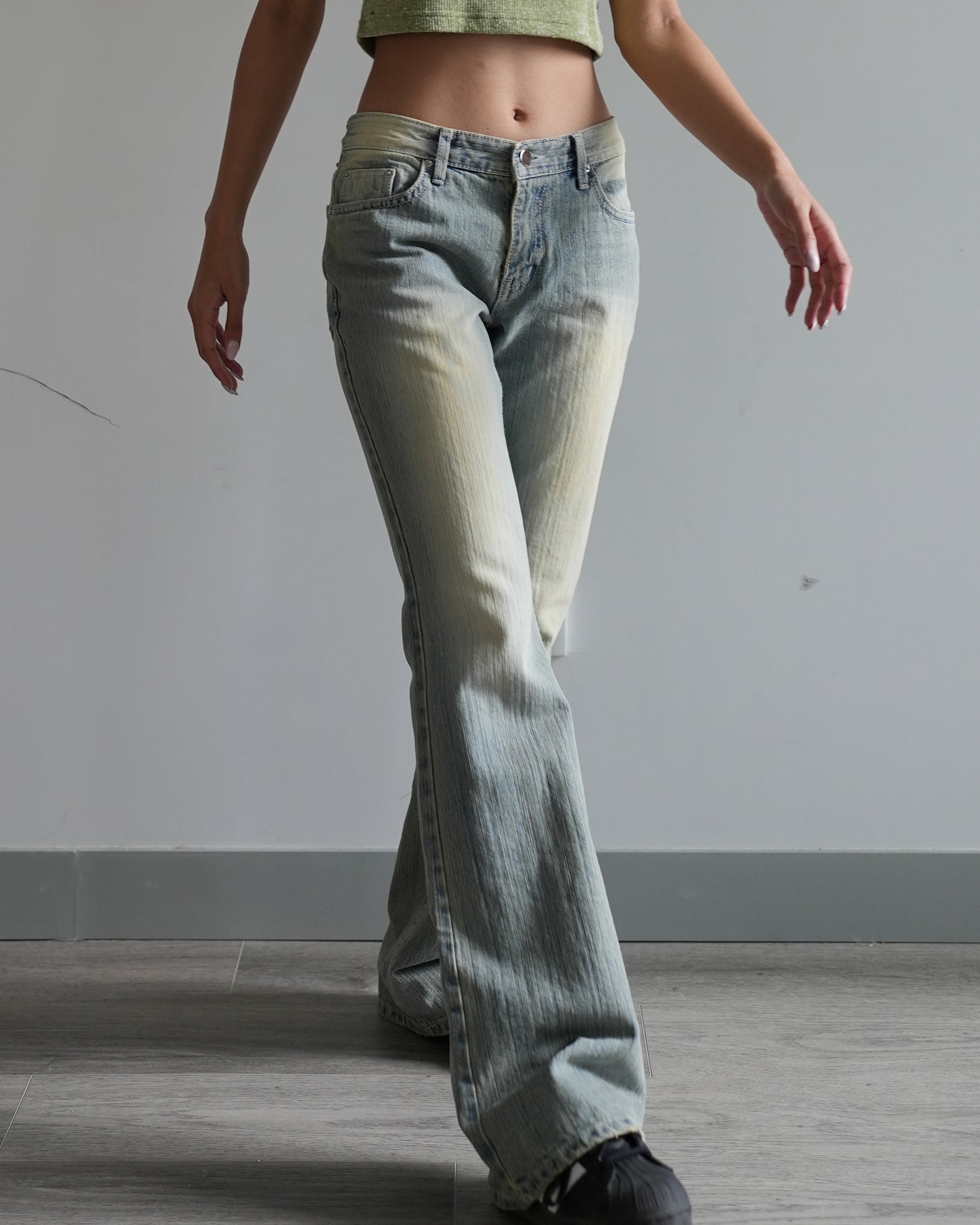 Low rise y2k washed flare jeans