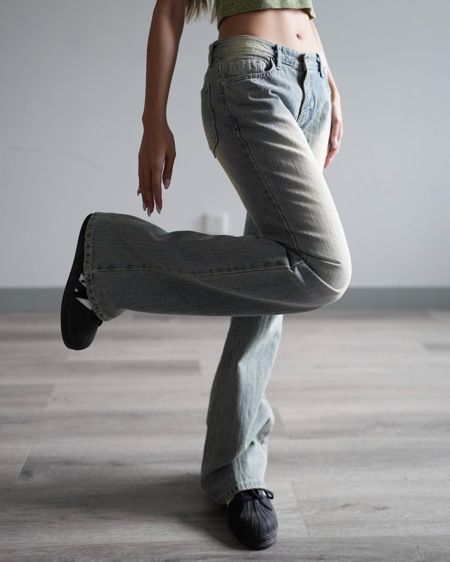 Low rise y2k washed flare jeans