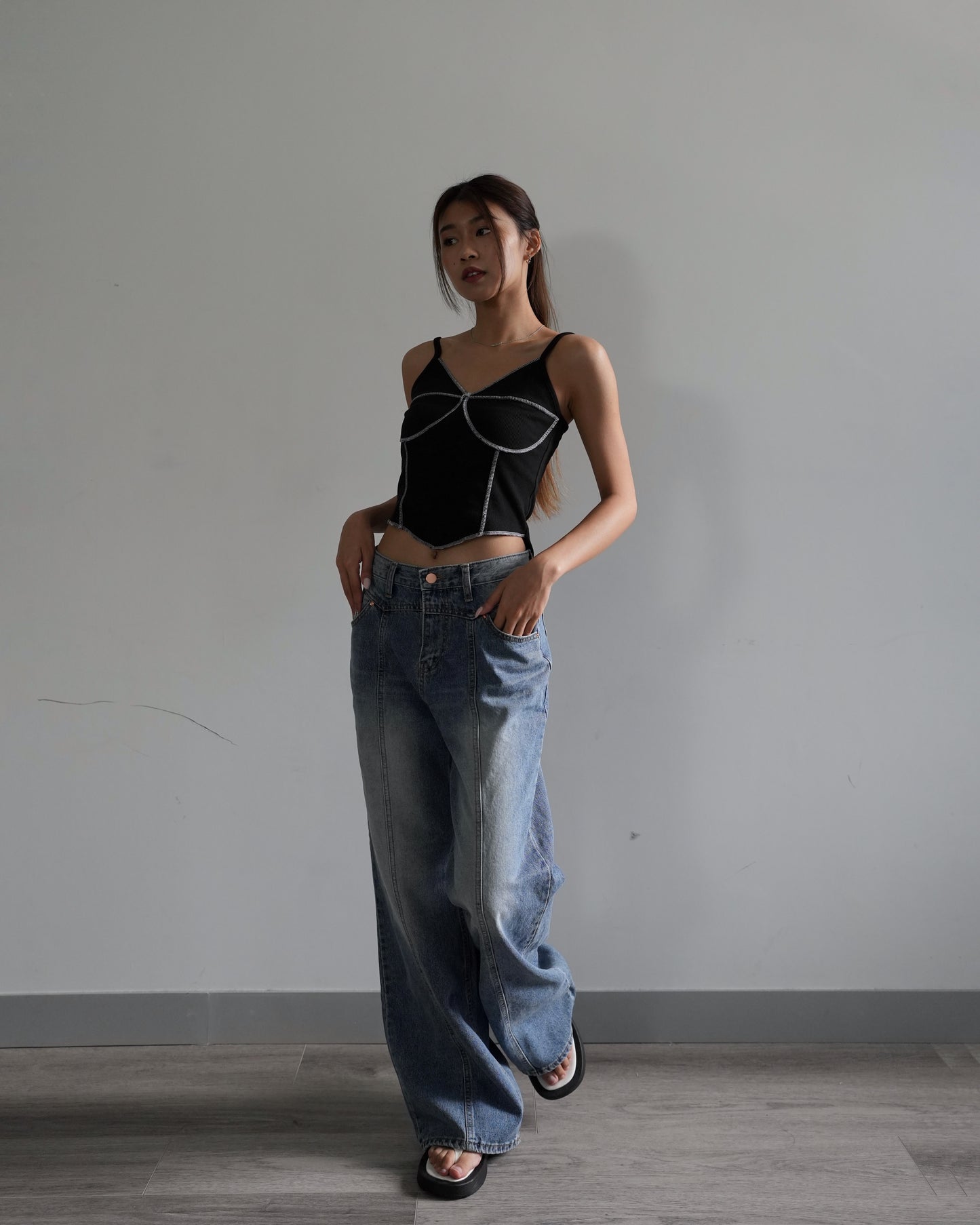 Front seam vintage wide-leg jeans