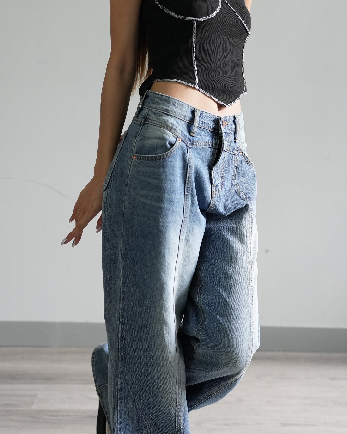 Front seam vintage wide-leg jeans