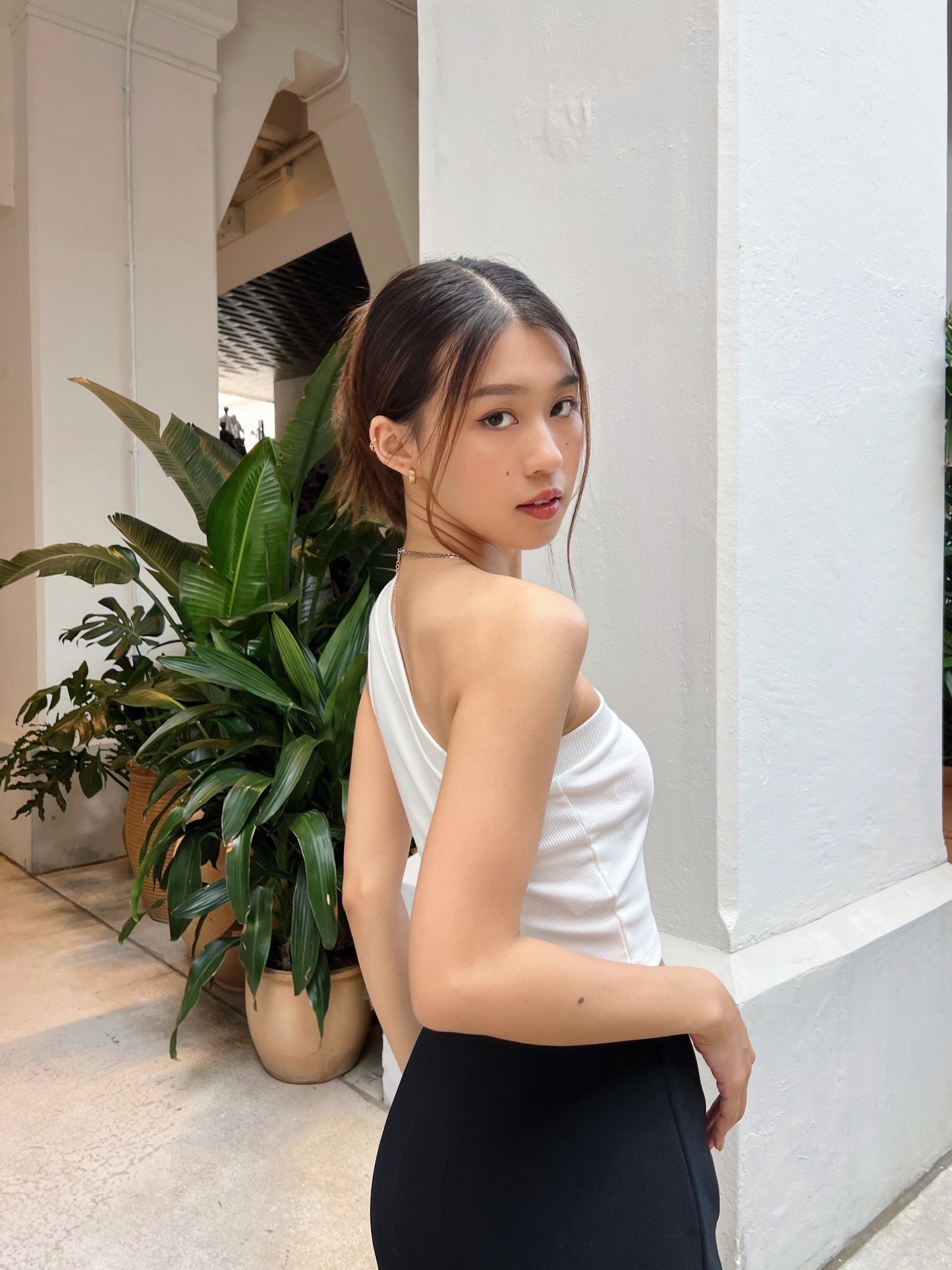 One shoulder sleeveless tank top (2 colors)