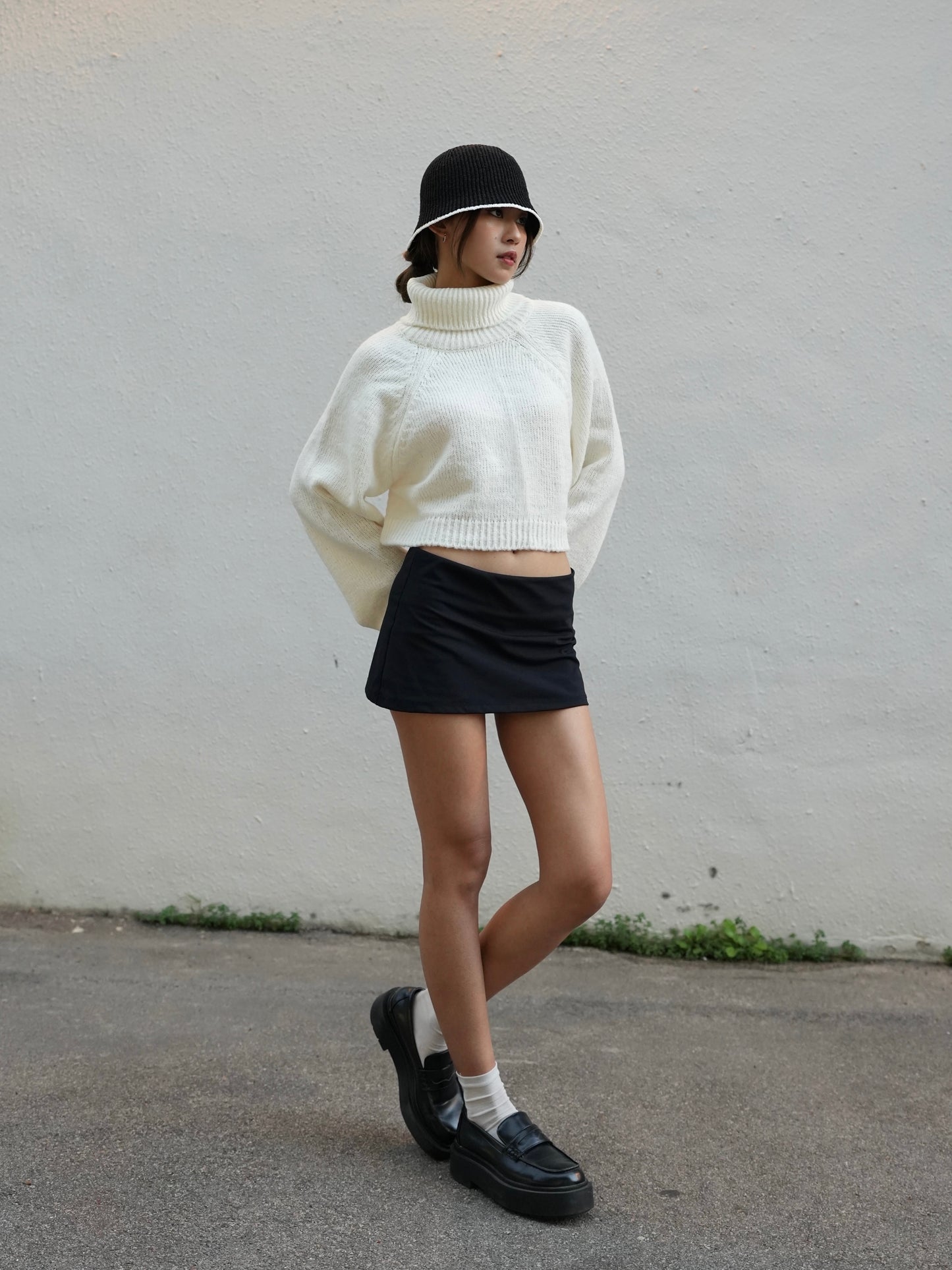 Backless lace up sweater