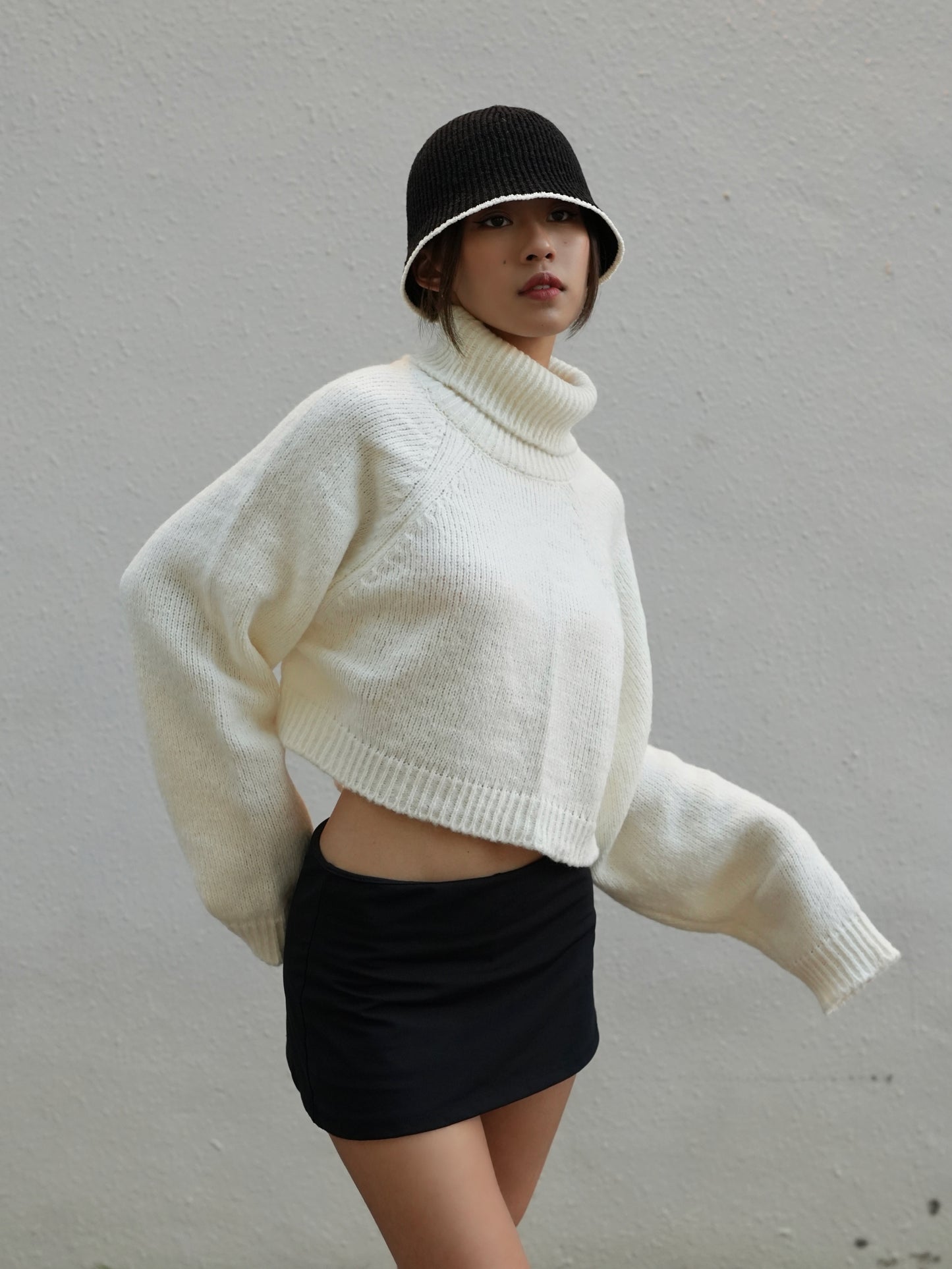 Backless lace up sweater