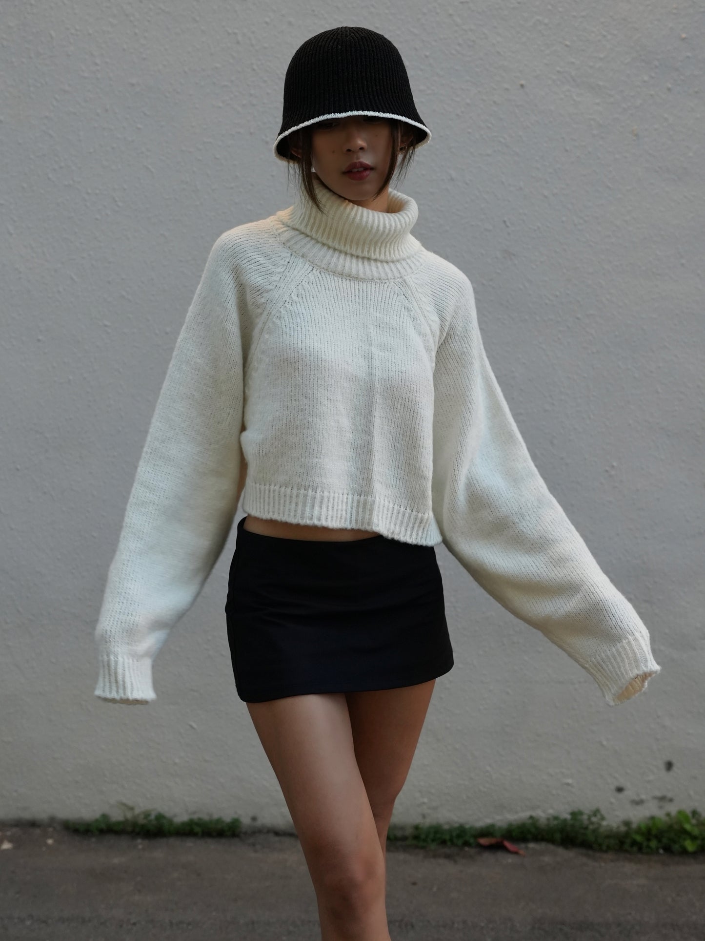 Backless lace up sweater