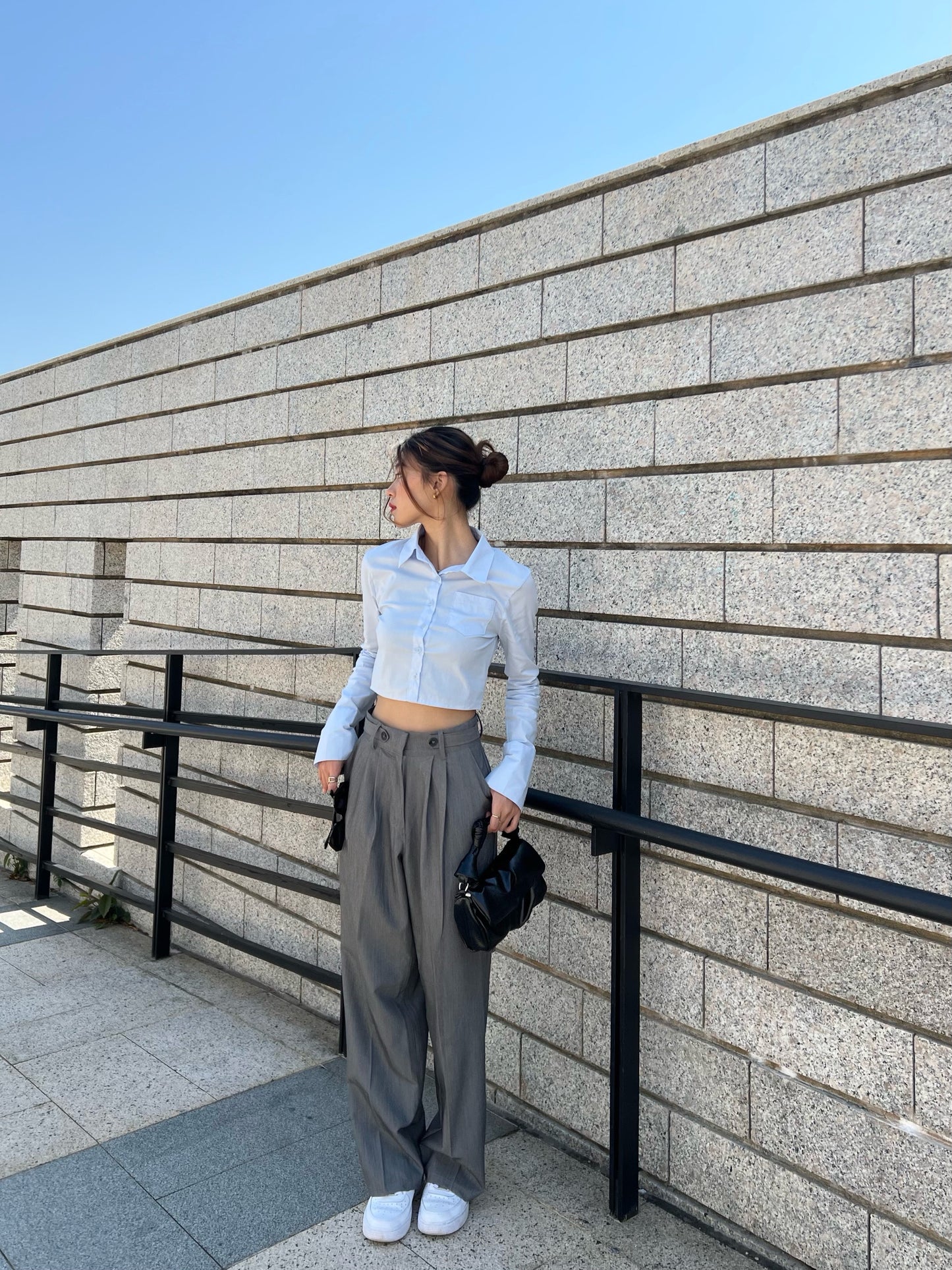 Cropped stretchy shirt