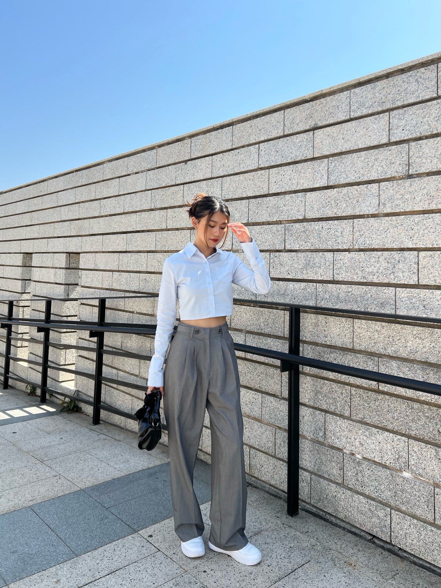 Cropped stretchy shirt