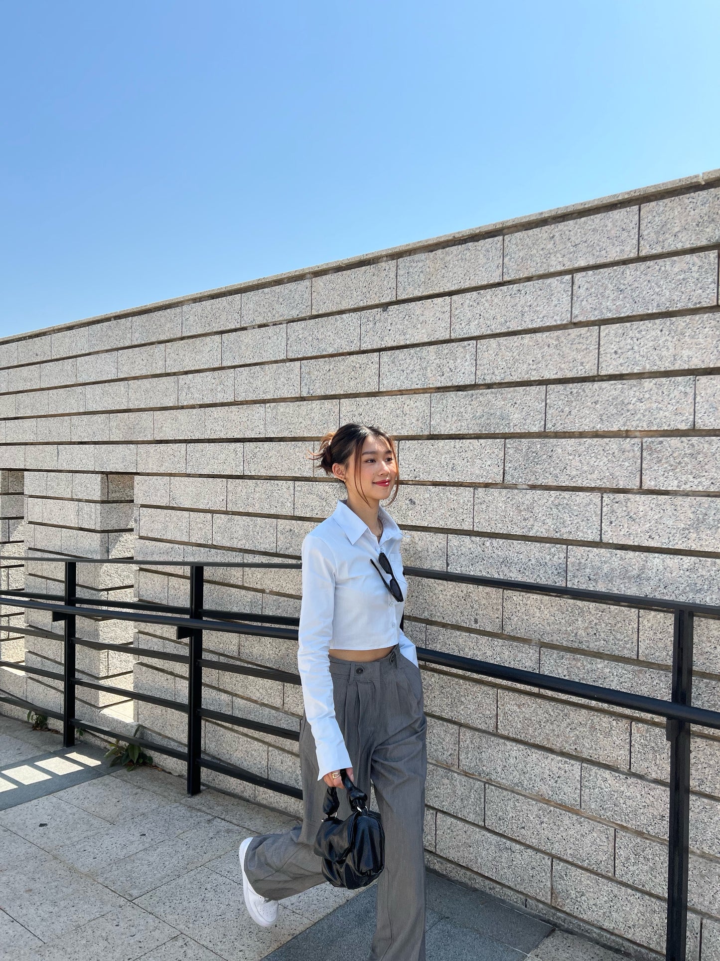 Cropped stretchy shirt