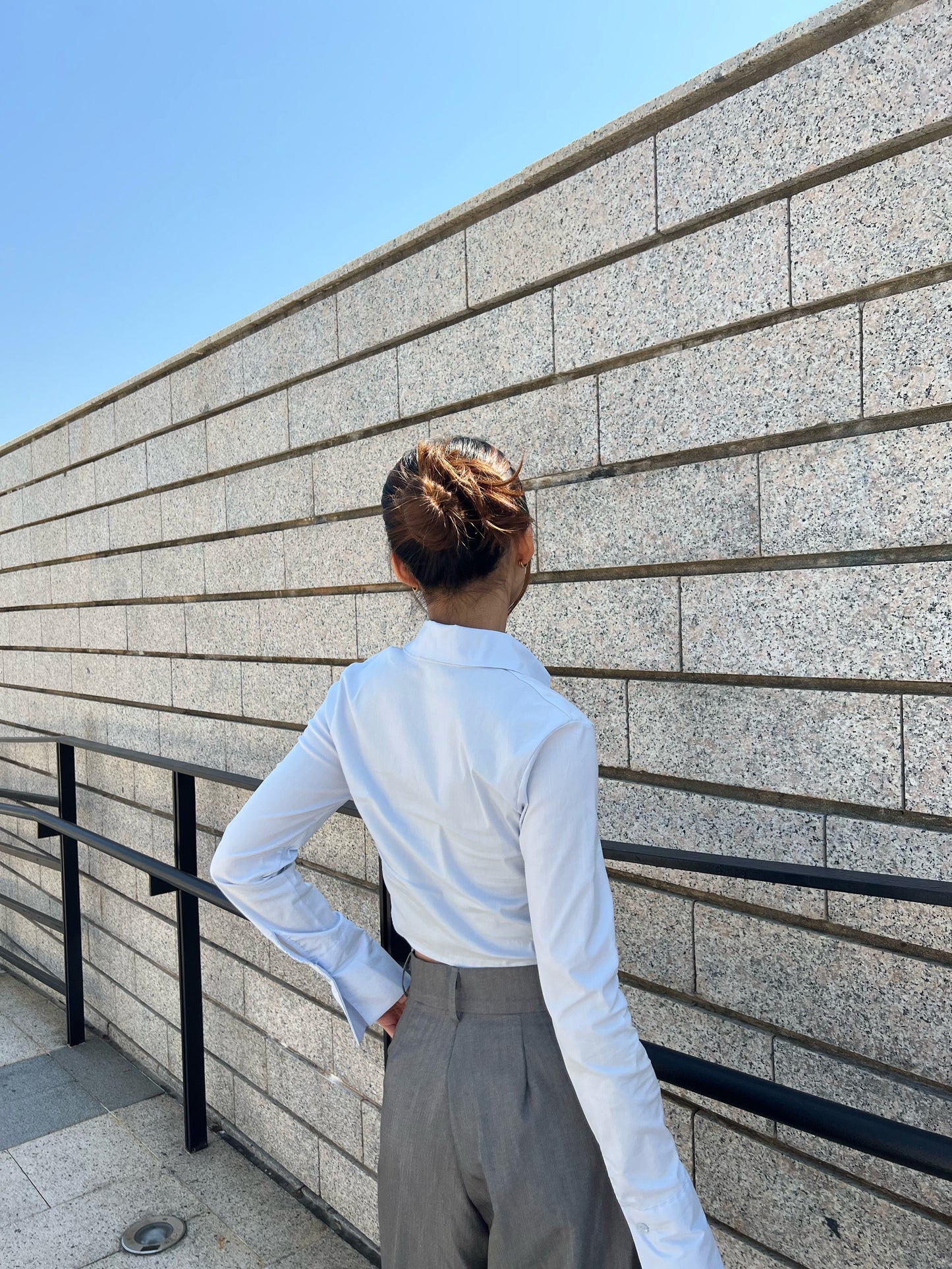 Cropped stretchy shirt