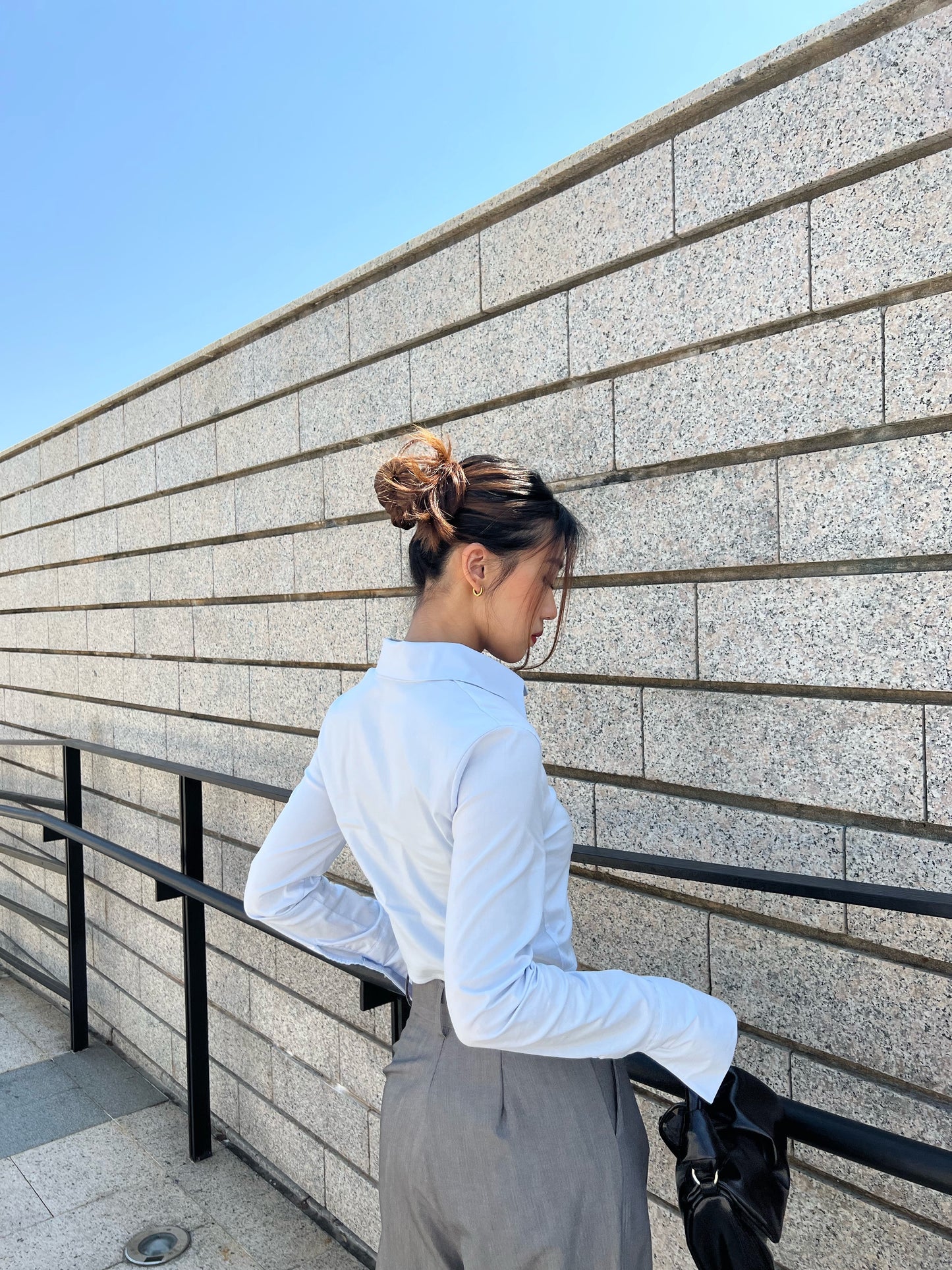 Cropped stretchy shirt