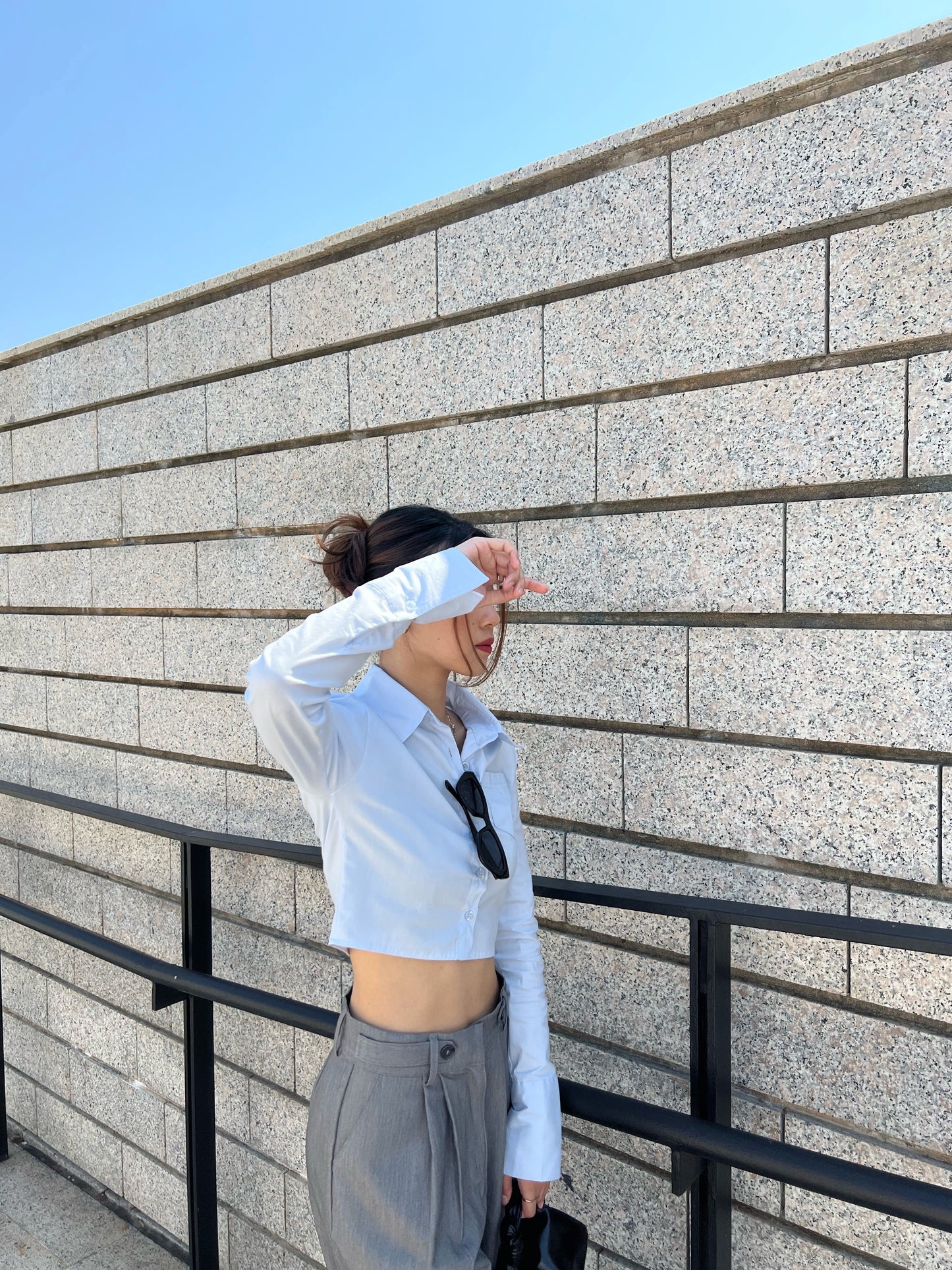 Cropped stretchy shirt