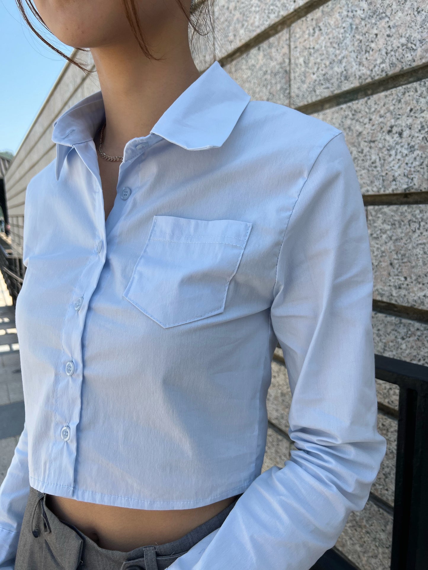 Cropped stretchy shirt