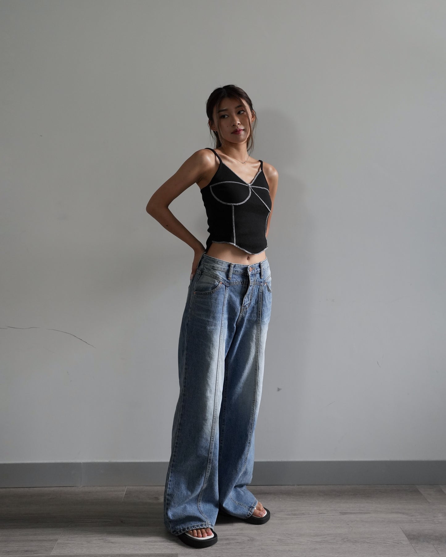 Front seam vintage wide-leg jeans