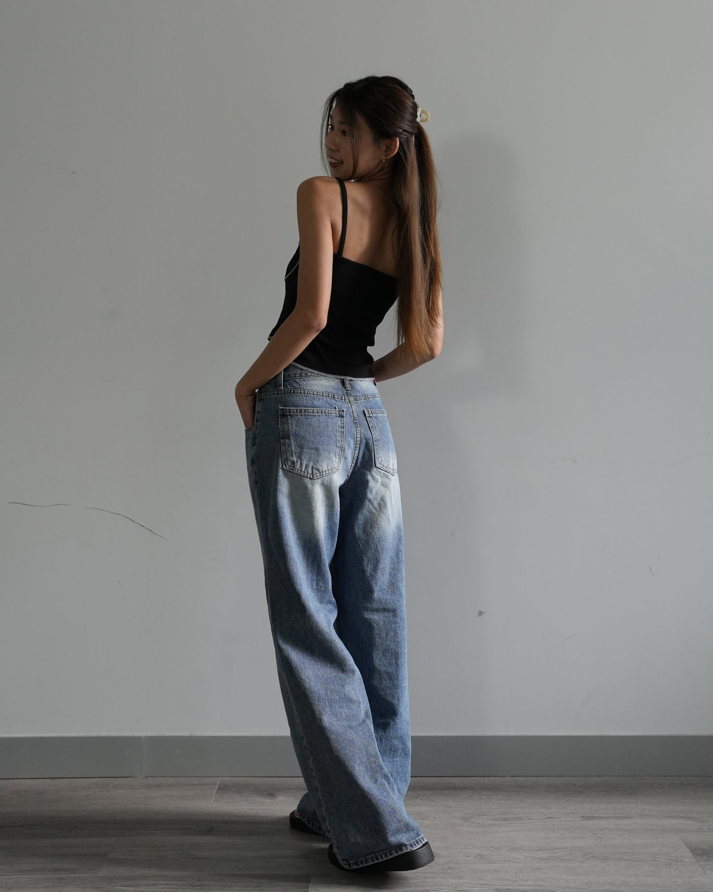 Front seam vintage wide-leg jeans