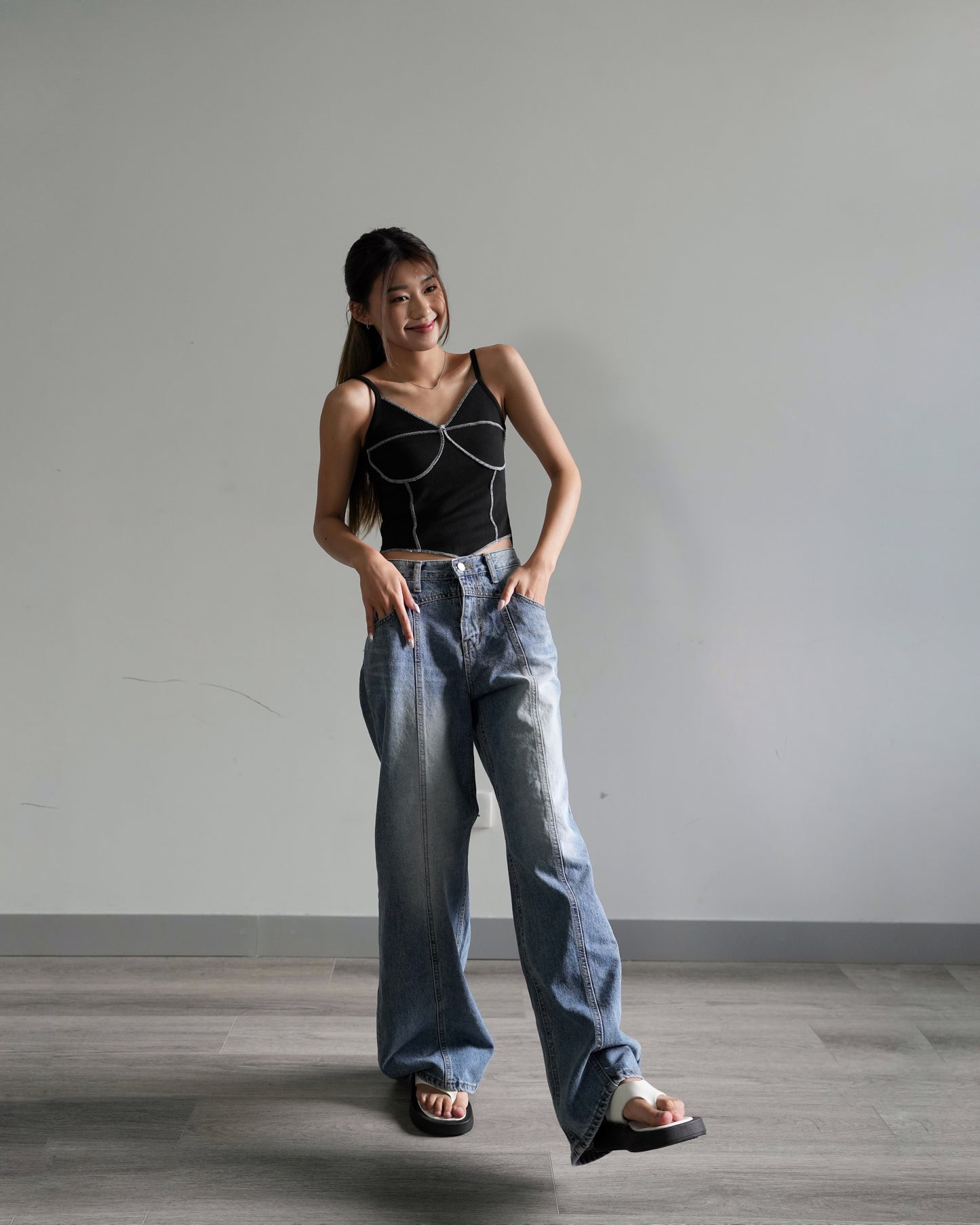 Front seam vintage wide-leg jeans