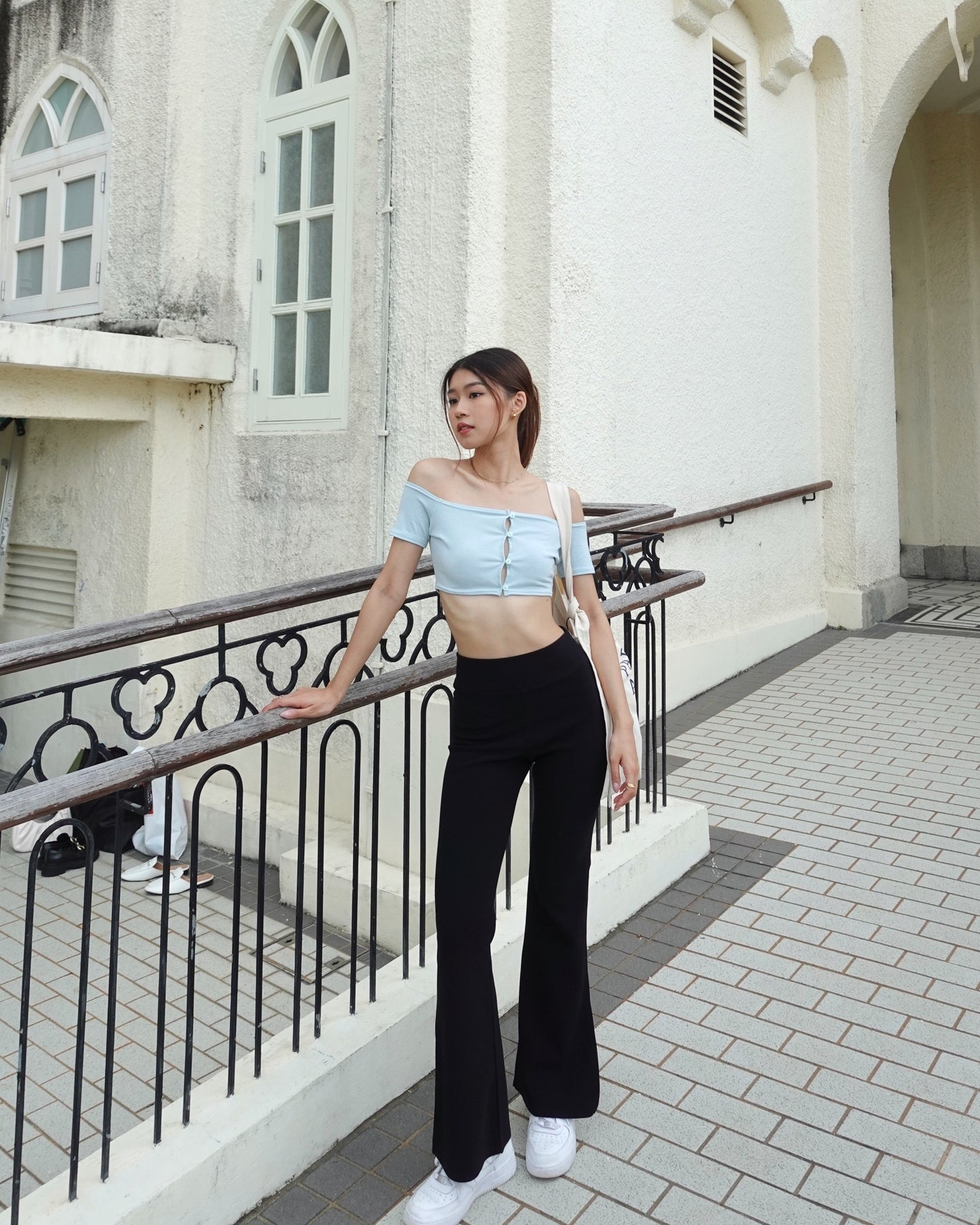 Button off shoulder crop top (2 colors)