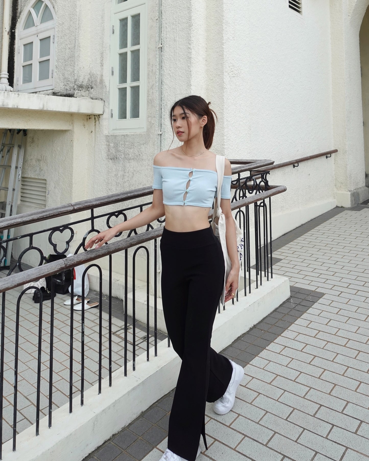 Button off shoulder crop top (2 colors)