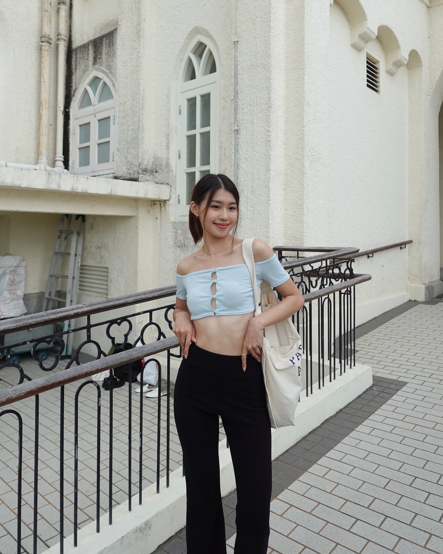 Button off shoulder crop top (2 colors)