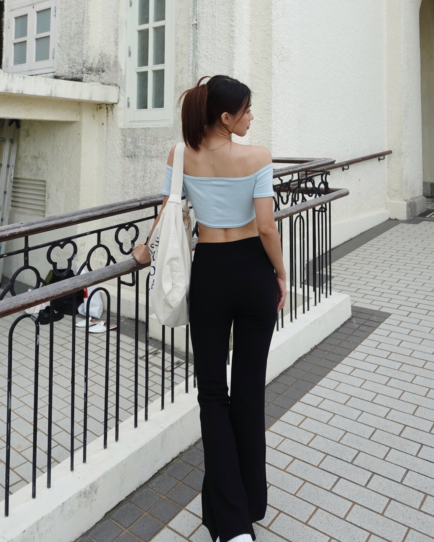 Button off shoulder crop top (2 colors)