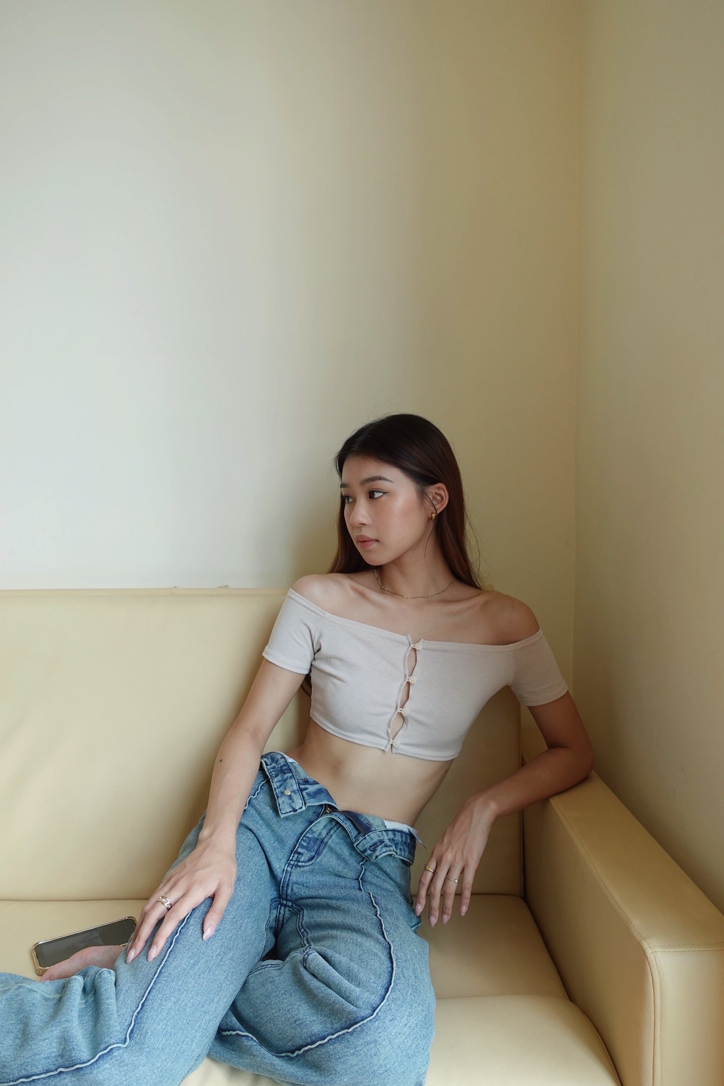 Button off shoulder crop top (2 colors)