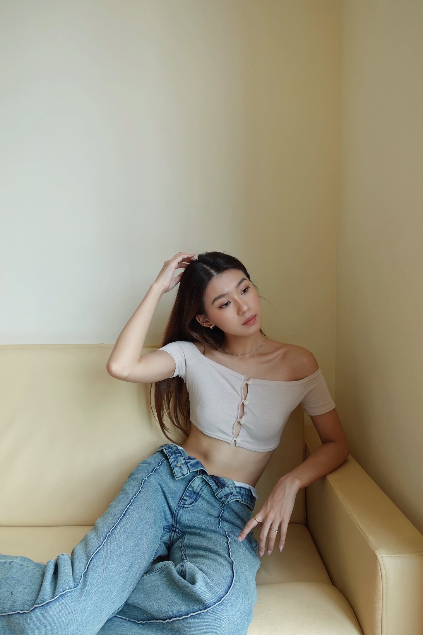 Button off shoulder crop top (2 colors)