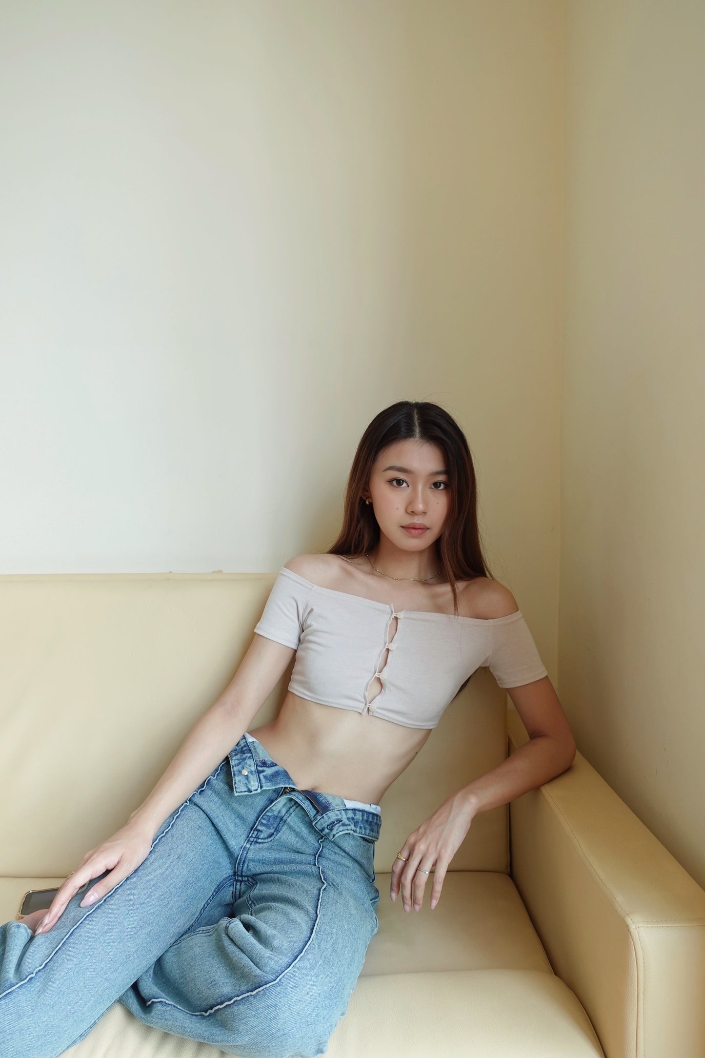 Button off shoulder crop top (2 colors)