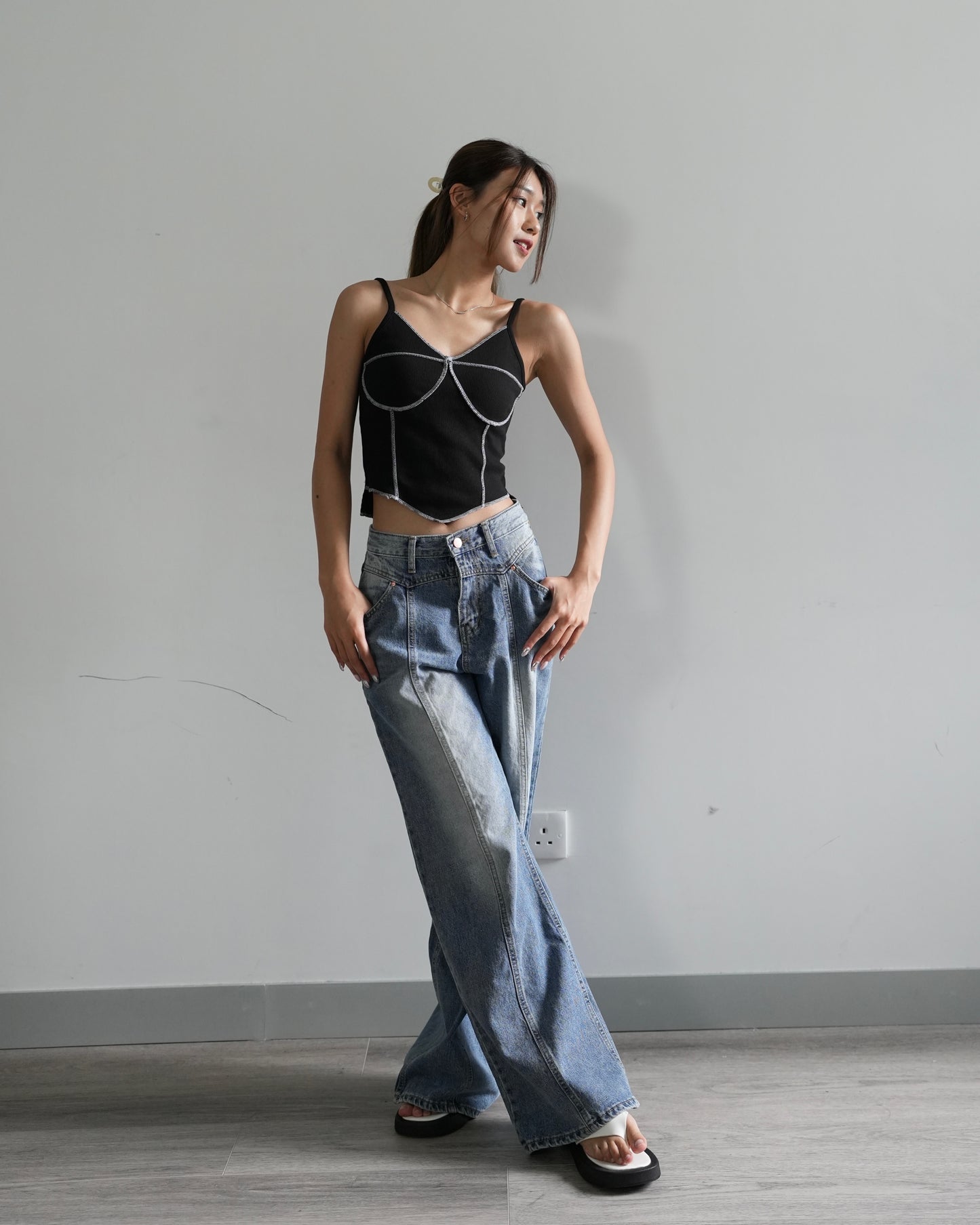 Front seam vintage wide-leg jeans